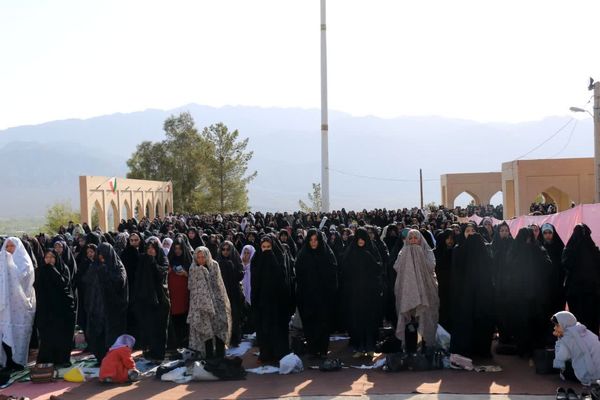 شکوه اقامه نماز عید‌ فطر در سراسر استان کرمان