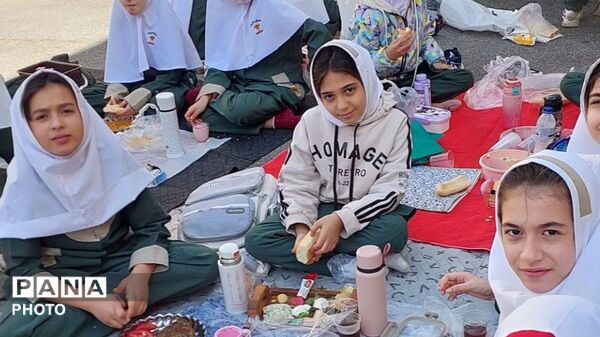 صبحانه ای سالم با طعم سلامت و لبخند؛جشن روز جهانی تخم مرغ در مدرسه صالحه 