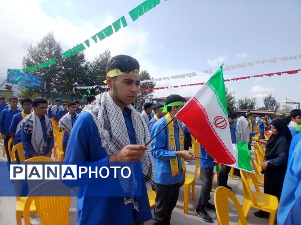 جشن عاطفه‌ها جشن همدلی دانش آموزان با دیگر کودکان نیازمند
