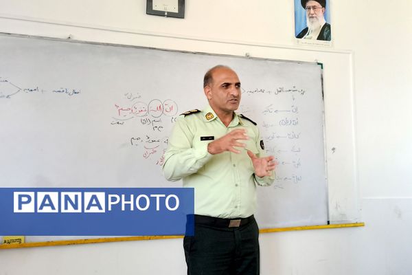 گرامیداشت هفته نیروی انتظامی در مدرسه یادگار امام ورامین