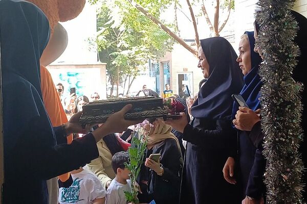 گام نهادن دانش‌آموزان کودکستانی شهرستان ورامین در مسیر تعلیم و تربیت