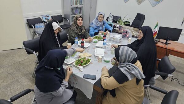 ایجاد همبستگی در ضیافت افطار مدرسه شهید اردستانی
