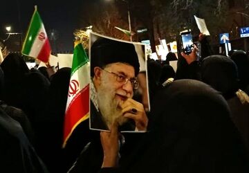 حرکت دسته عزاداری اقامه سوگ شهادت حضرت آیت الله خامنه ای در شهرستان نیشابور