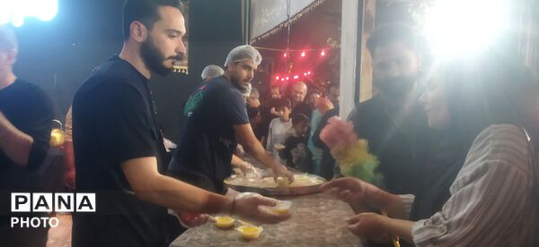 مهمان نوازی مشهدی ها در موکب قمر بنی هاشم