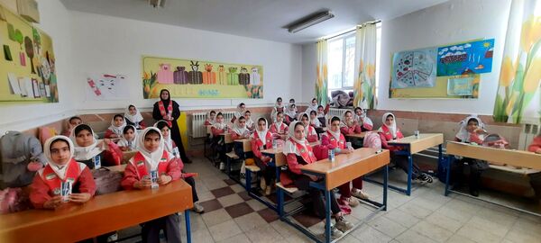 اولین توزیع شیر رایگان در مدارس ابتدایی شهرستان فاروج 