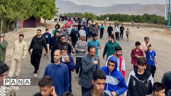 گام‌ های پر نشاط خانواده‌ های سلسله در همایش پیاده‌ روی خانوادگی