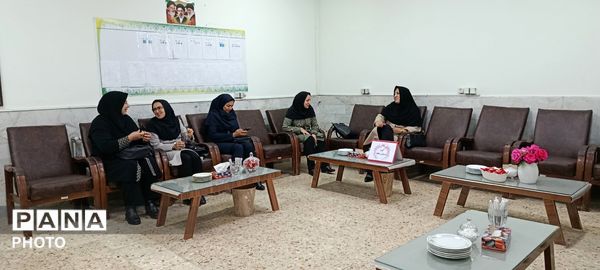 دبیرستان فاطمه‌الزهرا میزبان آیین خاطره‌سازان
