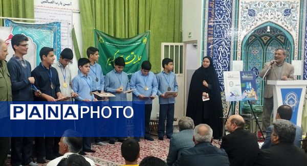 جلسه قرآنی در خلیل‌آباد 