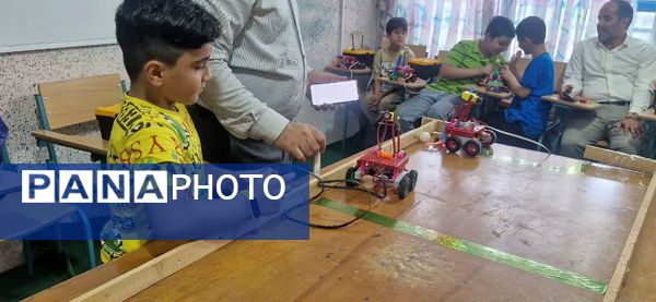مسابقه ربات‌های ساخته شده توسط هنرجویان کلاس رباتیک کانون فرهنگی تربیتی رضوان