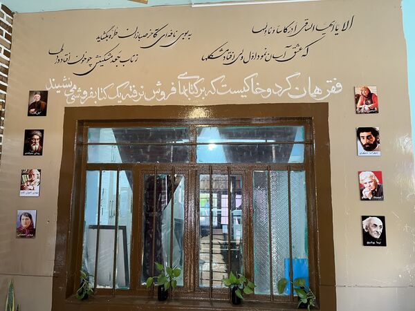 افتتاح کتابخانه راهرویی خلاقانه در دبستان امام خمینی(ره) گناوه