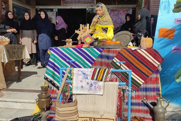گرامیداشت روز دانش‌آموز در دبیرستان فرزانگان قائمشهر