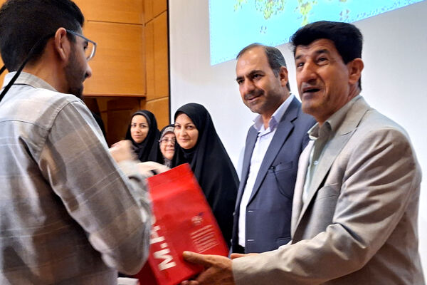 تقدیر از چهره های روشن در محفل ایمان 