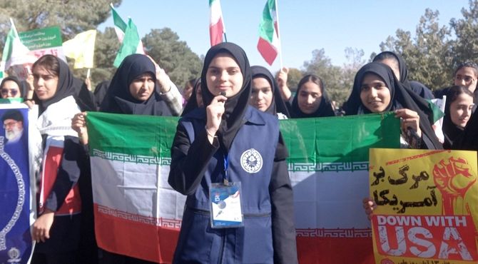 حماسه حضور مردم و دانش‌آموزان بیستون در راهپیمایی ۱۳ آبان