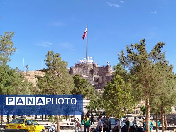  آیین برافراشته شدن پرچم مقدس ایران در بلندترین نقطه کاشمر