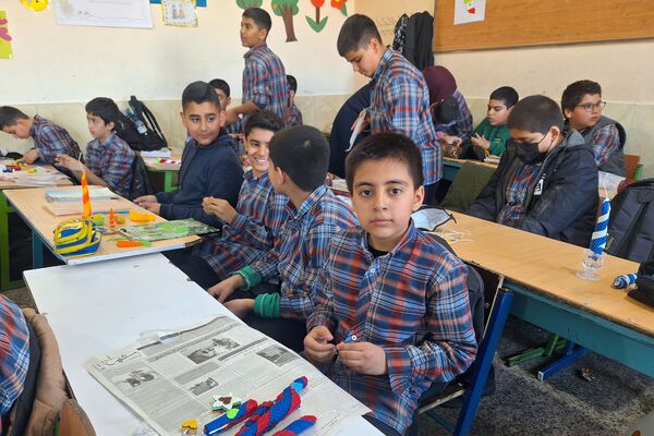 ایجاد انگیزه و خلاقیت در دانش‌آموزان با آموزش هنرهای تجسمی 