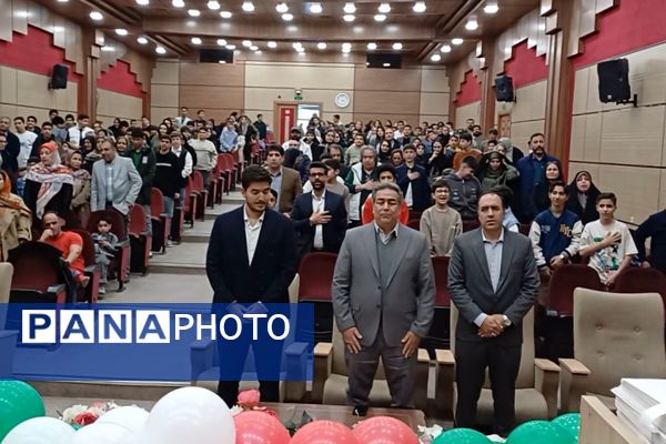 تقدیر از دانش‌آموزان دبیرستان هیات امنایی البرز در اردوگاه استانی شهید محمد منتظری شهریار 