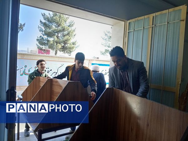 آماده‌سازی غذای افطاری با کمک دانش‌آموزان دبیرستان نمونه آیت‌الله خامنه‌ای 