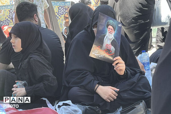 مشهد در سوگ؛ بدرقه باشکوه رهبر شهید انقلاب در جوار بارگاه رضوی