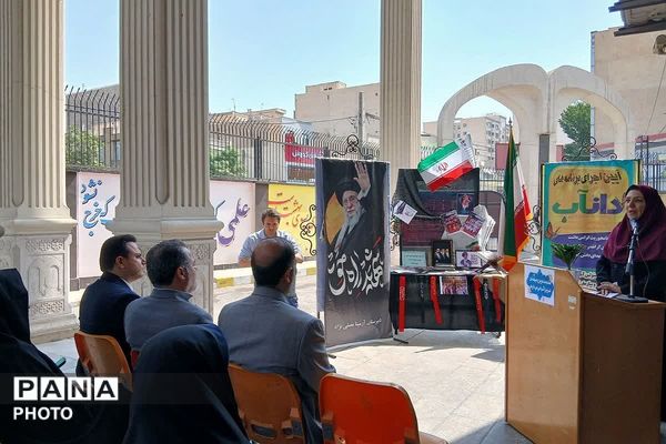 کاشت نهال به یاد شهدای میناب با شعار امنیت، سلامت با صیانت از محیط زیست در ناحیه دو شهرری 