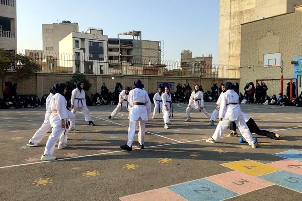 هفته تربیت‌بدنی در دبیرستان فرشتگان ناحیه ۴شیراز