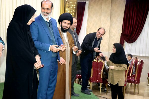 جشن فارغ‌التحصیلی دانش‌آموزان دختر بروجنی