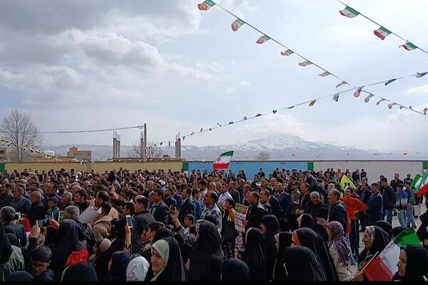 مردم شهرستان خانمیرزا در راهپیمایی ۲۲ بهمن وحدت را به نمایش گذاشتند