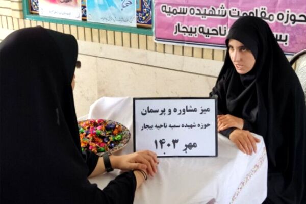 حضور پرشور دانش‌آموزان بیجار در نماز جمعه به‌مناسبت هفته دفاع مقدس