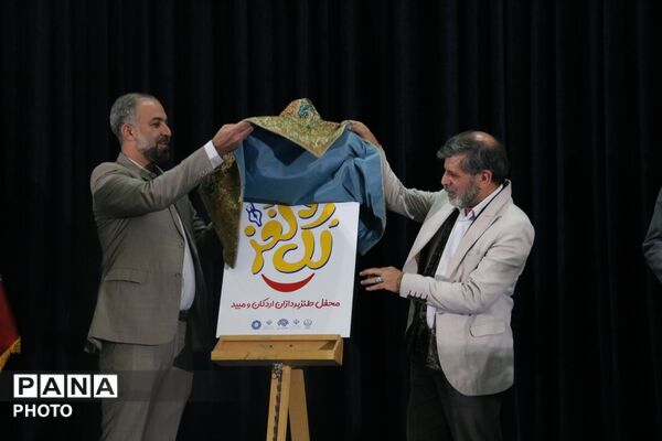 میزبانی میبد از طنزپردازان یزدی در شبی سرشار از لبخند
