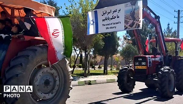 حرکت کاروان «تراکتورها» در شهر جعفریه قم 