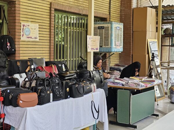 برپایی نمایشگاه عفاف و حجاب در آموزش و پرورش منطقه ۱۴ تهران