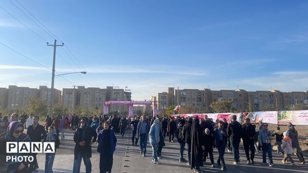 جلوه‌هایی از نشاط و همبستگی خانواده‌های مشهدی در همایش بزرگ پیاده روی