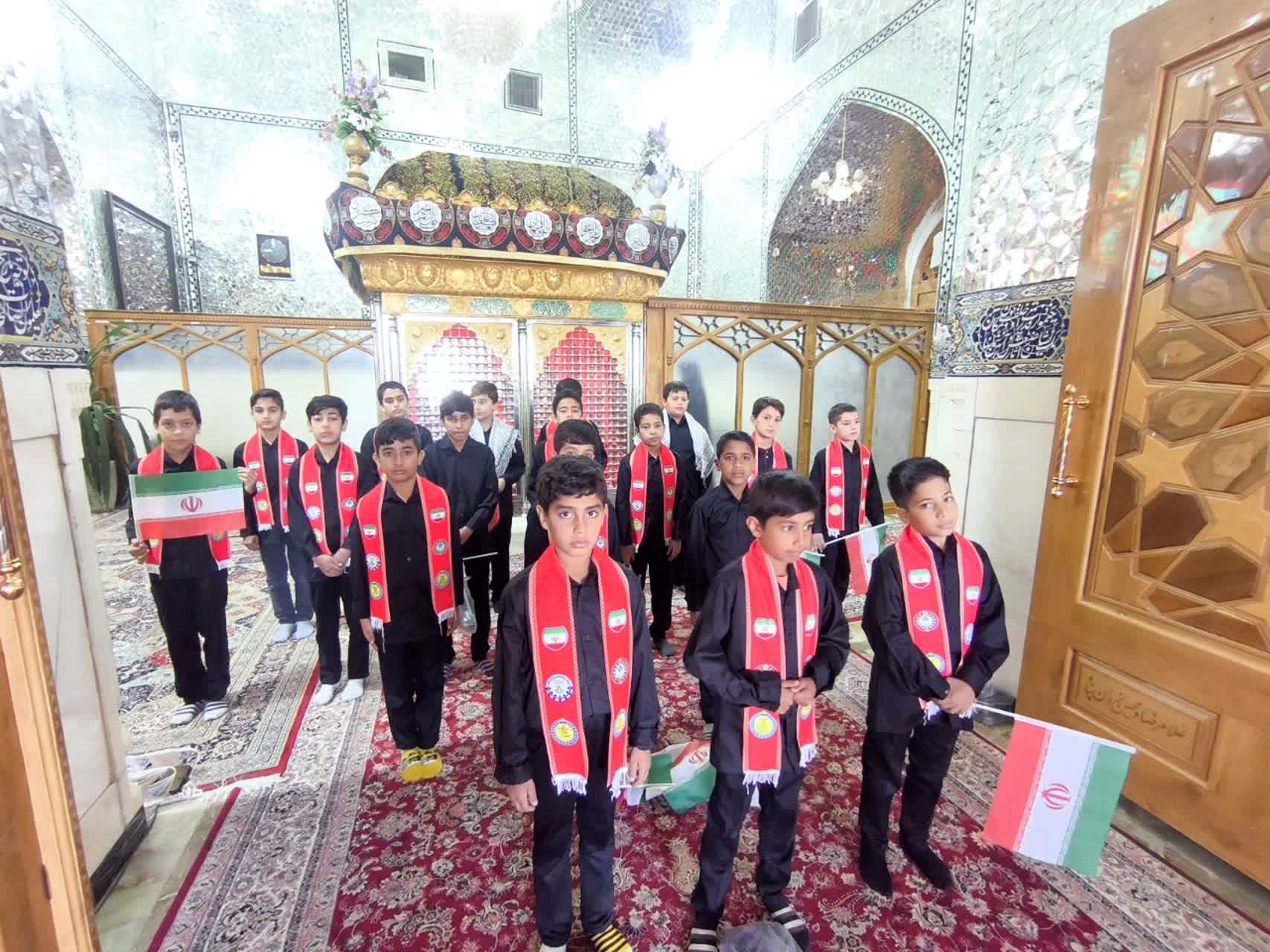 حماسه آفرینی پیشتازان دبستان شهید پسندیده فدافن در راهپیمایی ۱۳ آبان کاشمر