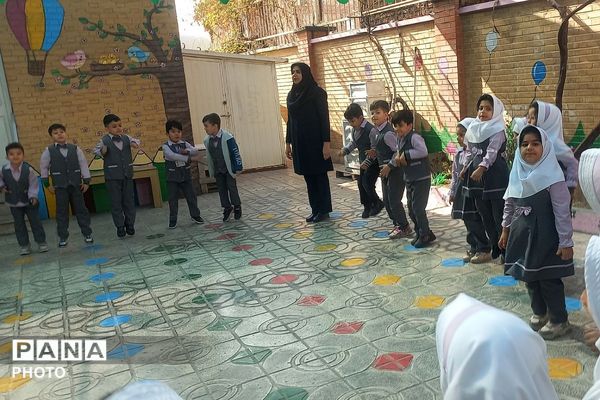 بازدید مدیر اداره تعلیم و تربیت شهرستانهای استان تهران از کودکستان فدک ناحیه دو شهرری 