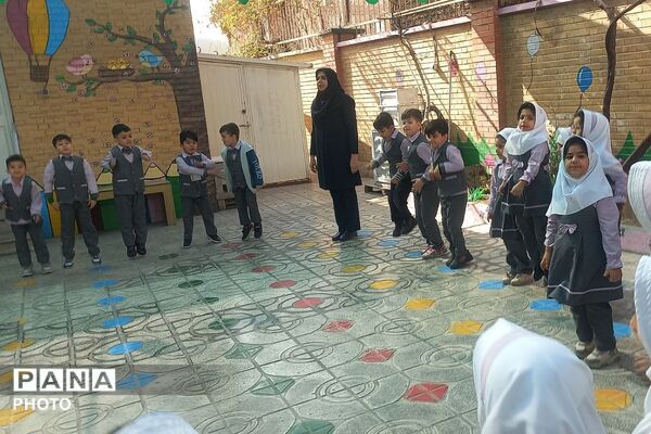 بازدید مدیر اداره تعلیم و تربیت شهرستانهای استان تهران از کودکستان فدک ناحیه دو شهرری 