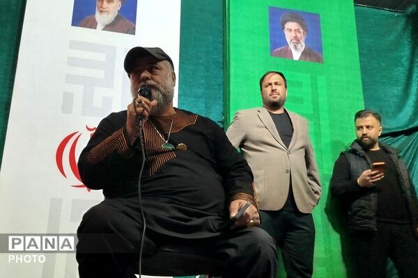 ادامه خدمت‌رسانی مواکب شهرری به تجمعات شبانه ضد صهیونیستی در میدان نماز 