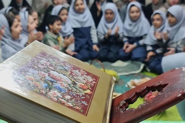 مدرسه شهدای ایران تایر2 میزبان شادی‌های صاحب زمان (عج)
