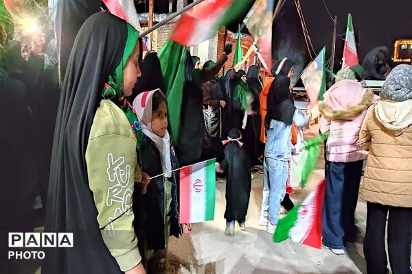 در کنار هم ایستاده ایم-۲