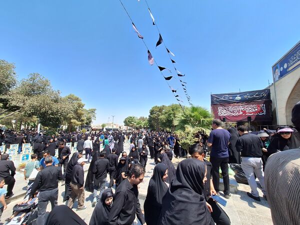 پیاده‌روی جاماندگان اربعین در گلستان شهدای اصفهان