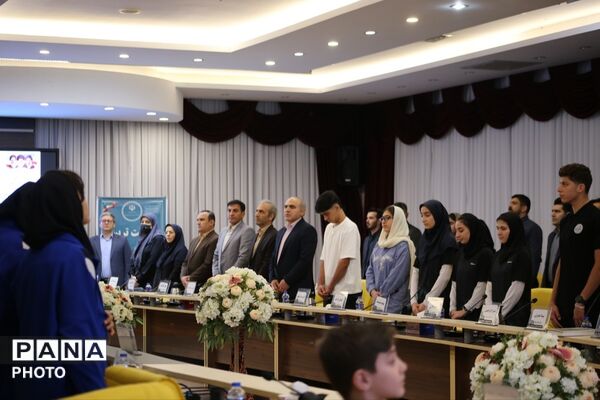تجلیل از دانش‌آموزان ورزشکار و قهرمان آذربایجان شرقی