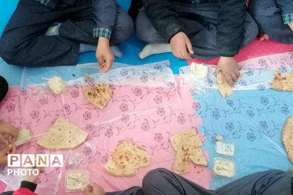 ویژه‌برنامه امام رضایی در مدرسه امام‌خمینی (ره) نیر