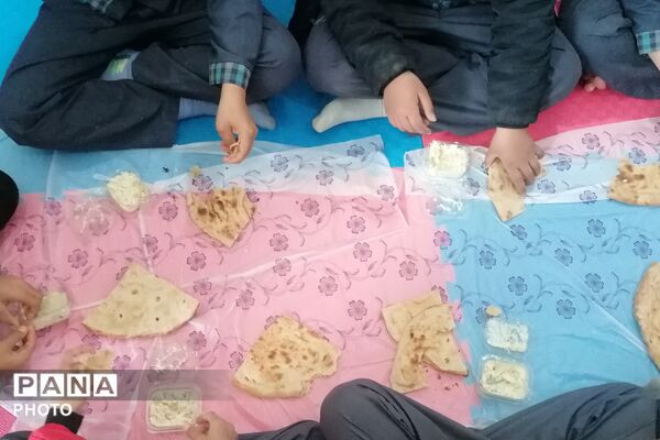ویژه‌برنامه امام رضایی در مدرسه امام‌خمینی (ره) نیر