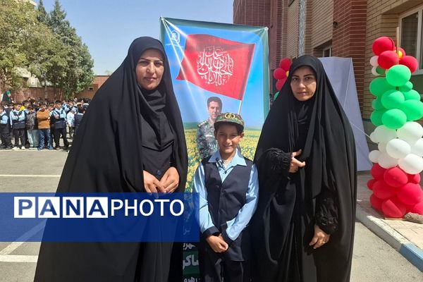 فرزند شهید این بار به گونه ای دگر راهی مدرسه شد