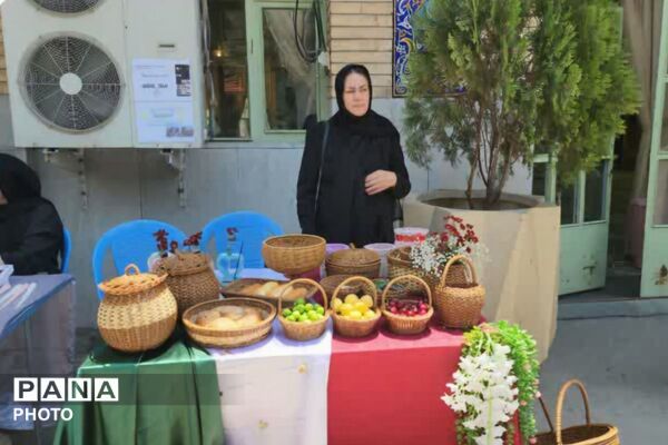 برپایی میز خدمت سلامت و نمایشگاه کتاب غدیر در رباط‌کریم