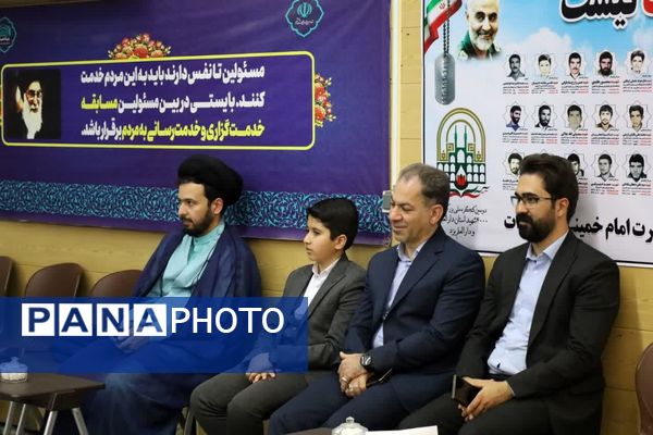 ضیافت افطاری جمعی از دانش‌آموزان با امام جمعه یزد 