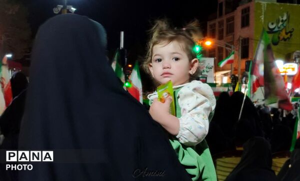 نسل جدید هم پای کار انقلاب هستند
