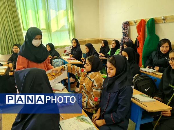 ویژه برنامه هفته نیروی انتظامی در دبیرستان شهید تیمسار فلاحی ناحیه یک کرج 