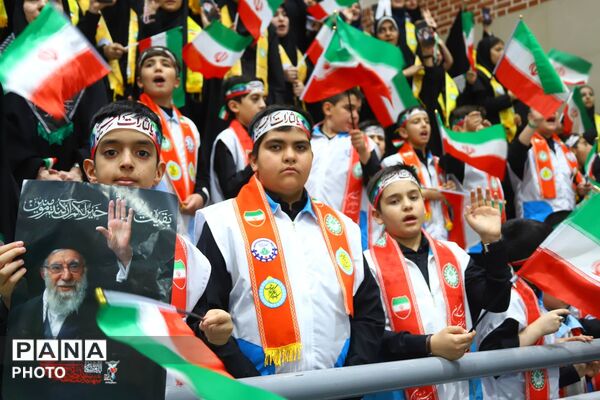 همایش سوگواری ۱۵۰۰ نفری دانش‌آموزی «باید برخاست» در آذربایجان شرقی