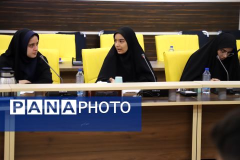 دیدار معاون وزیر آموزش و پرورش با تشکل‌های دانش‌آموزی در تبریز