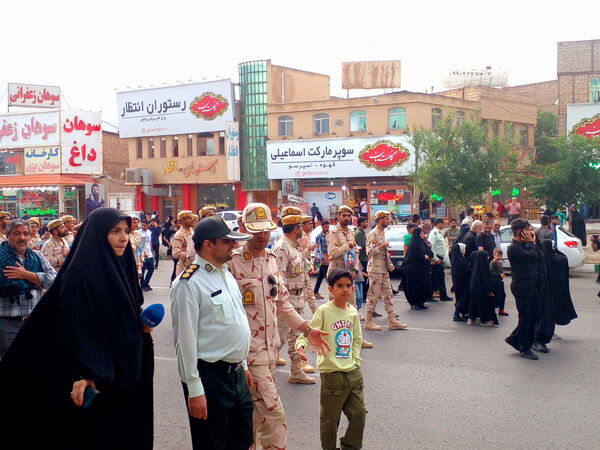 مراسم تشییع و خاکسپاری دو شهید گمنام دوران دفاع مقدس در قم