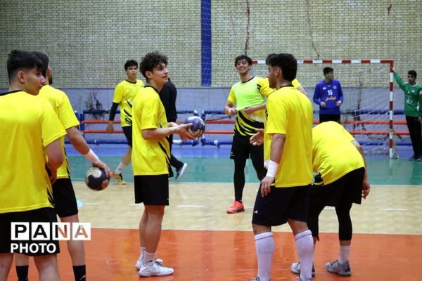 آغاز اردوی انتخابی تیم ملی هندبال دانش‌آموزی پسران در اصفهان